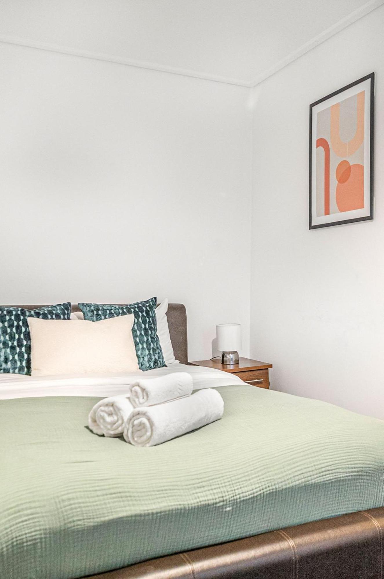 Heart Of Holborn - 2br With Patio - Cityapartmentstay Londra