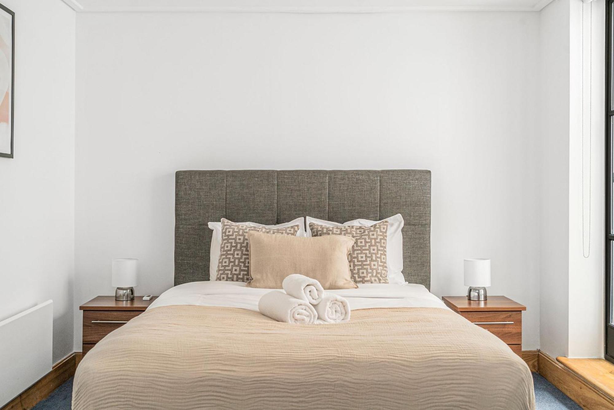 Heart Of Holborn - 2br With Patio - Cityapartmentstay * Londra