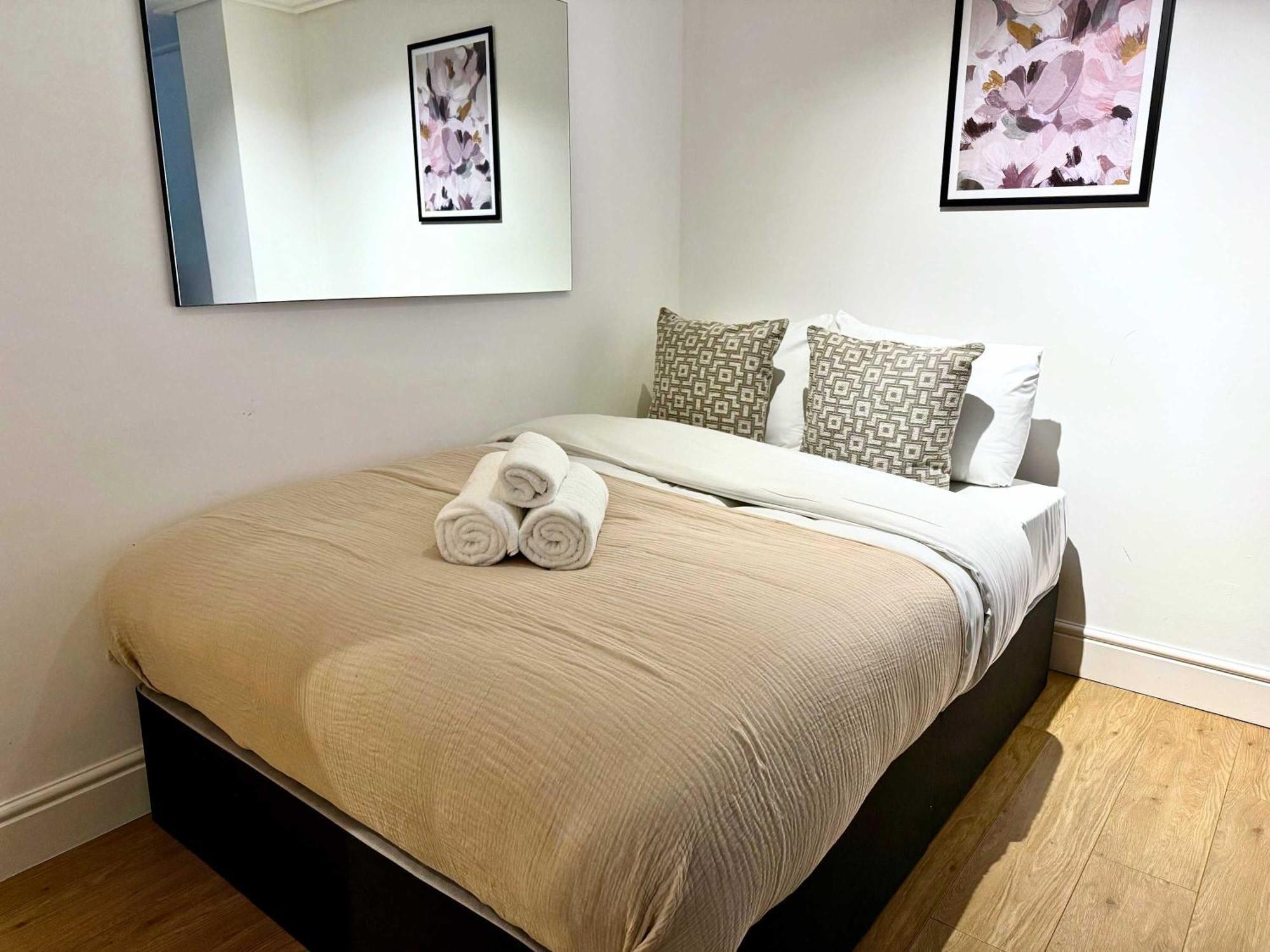 Heart Of Holborn - 2br With Patio - Cityapartmentstay Apartament Londra